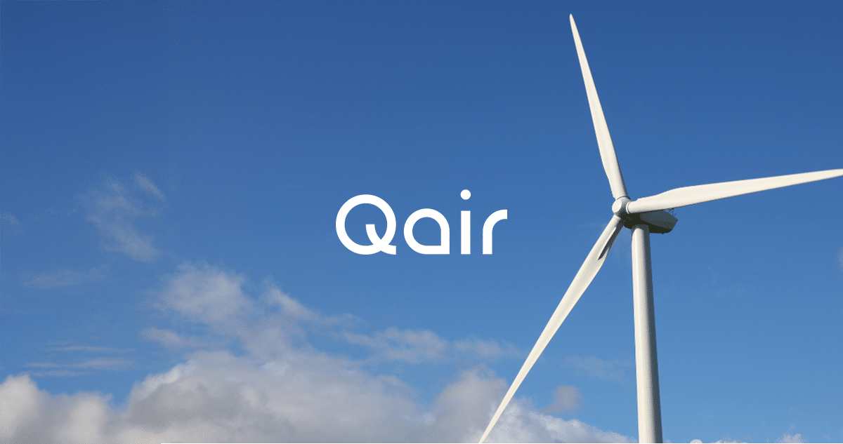Qar logo on a blue backgroung with a wind turbine